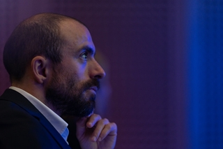 Towards Quantum Advantage with Neutral Atoms