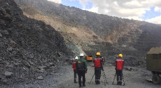 Reducing emissions from quarry blasting