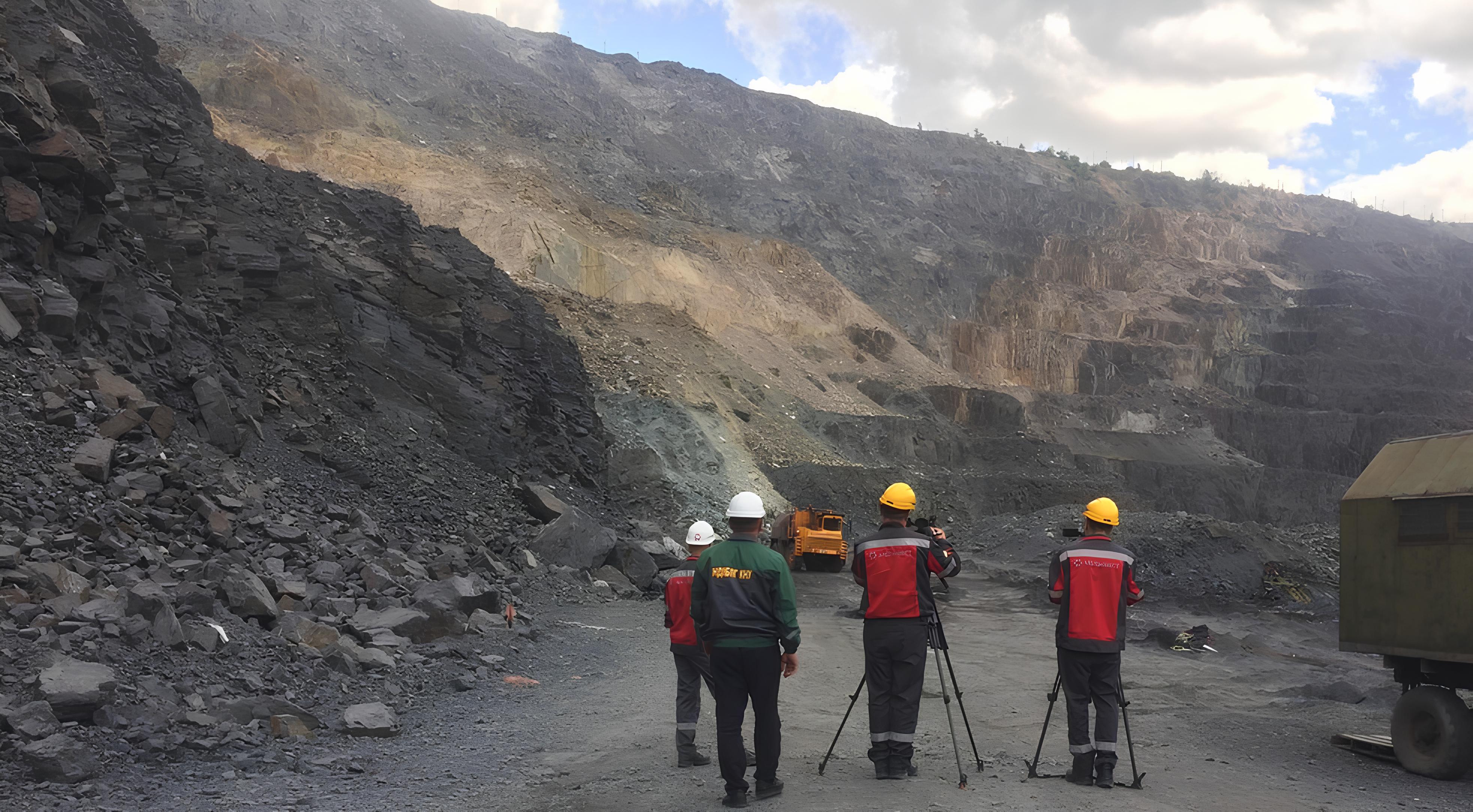 Reducing emissions from quarry blasting