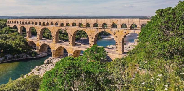 Balade au centre d’Uzès et visite du Pont du Gard 