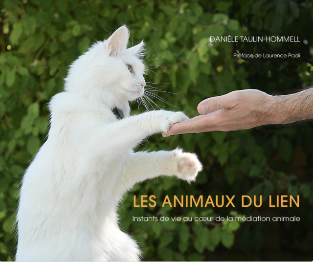 Dédicace de Danièle TAULIN-HOMMELL pour son livre "Les animaux du lien - Instants de vie au coeur de la médiation animale"