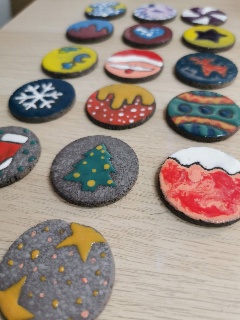 Réalisez un médaillon en pierre de lave émaillée de Volvic avec Coline de Filhouette