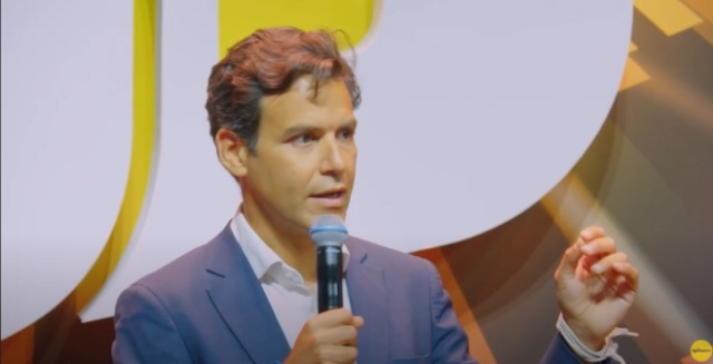 Danny	Menken ve2ventures & Exceed Boxing / shareholder Sportworx & Karim Ben Rejeb JP Morgan