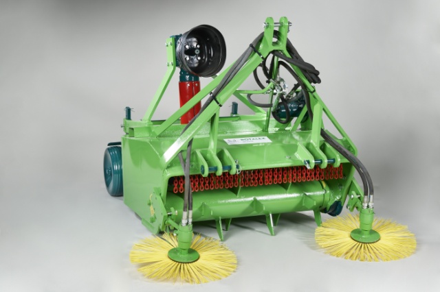 Over-ground inter-row vertical-axis vine shredder ROTALEX